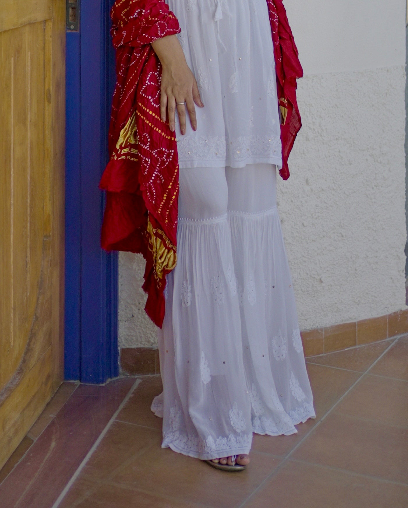 WHITE CHIKANKARI GHARARA