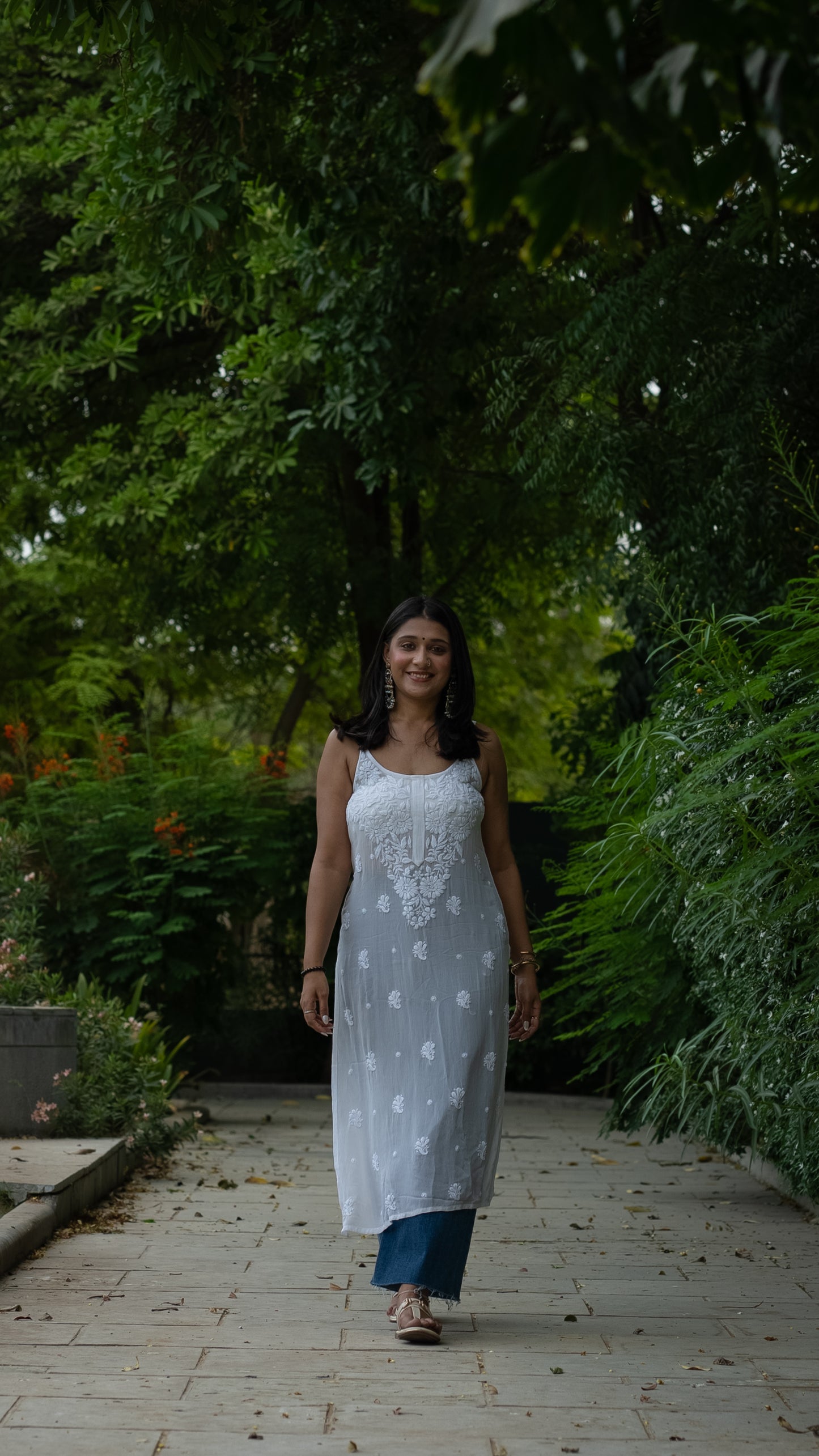 WHITE CHIKANKARI SLEEVELESS KURTA